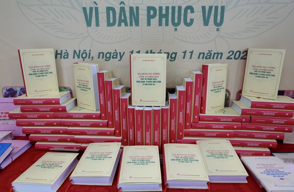 cong an nhan dan anh 1