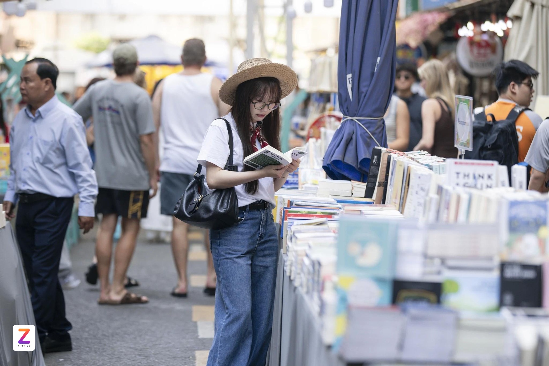 Duong sach TP.HCM anh 2