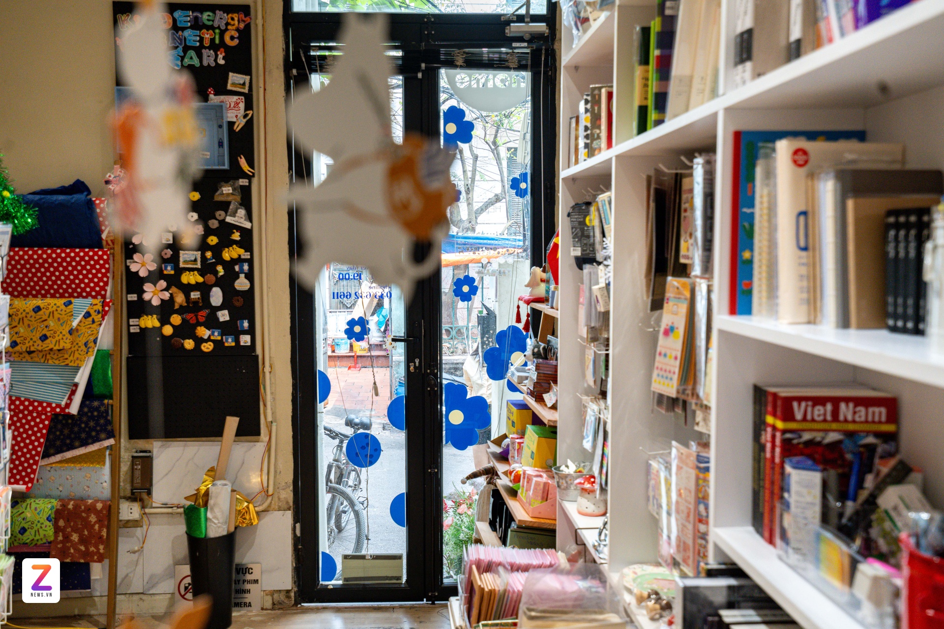 The Bookshelf Hanoi anh 1