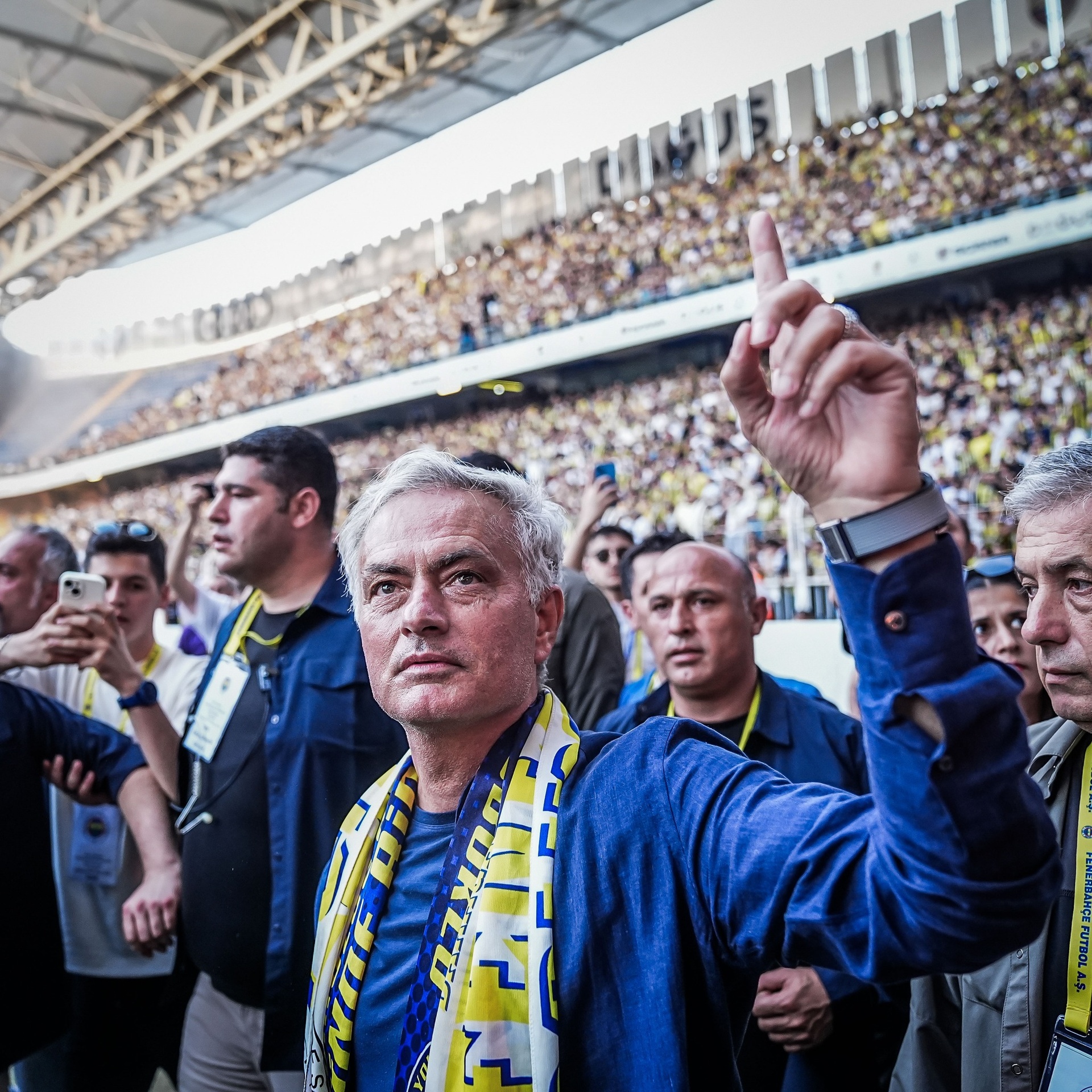 Mourinho sang Fenerbahce anh 1