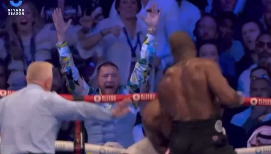 Anthony Joshua knocks out him 3