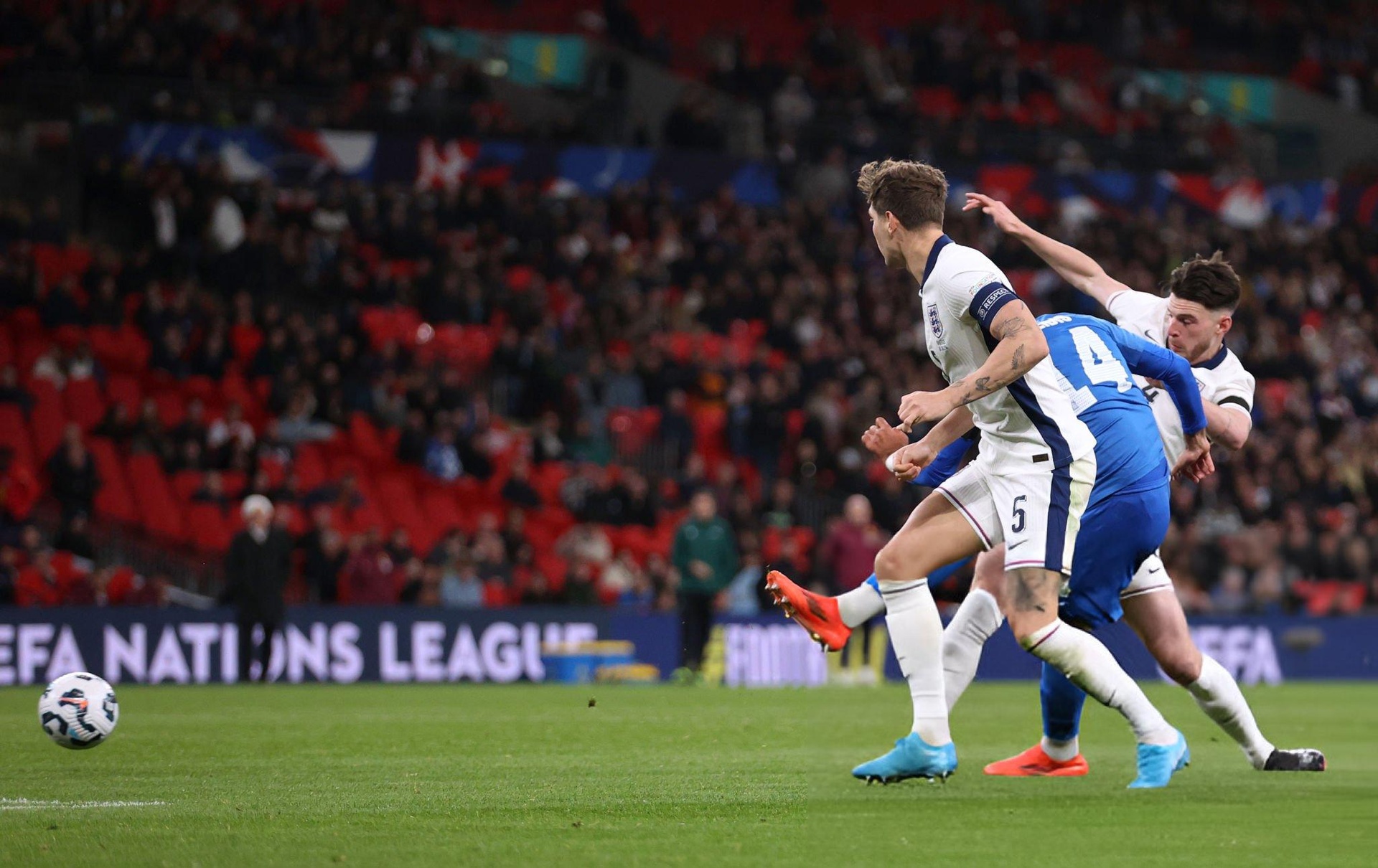 Tuyển Anh thua bẽ mặt trên sân nhà, mất luôn ngôi đầu 3 Anh dau Hy Lap anh 3