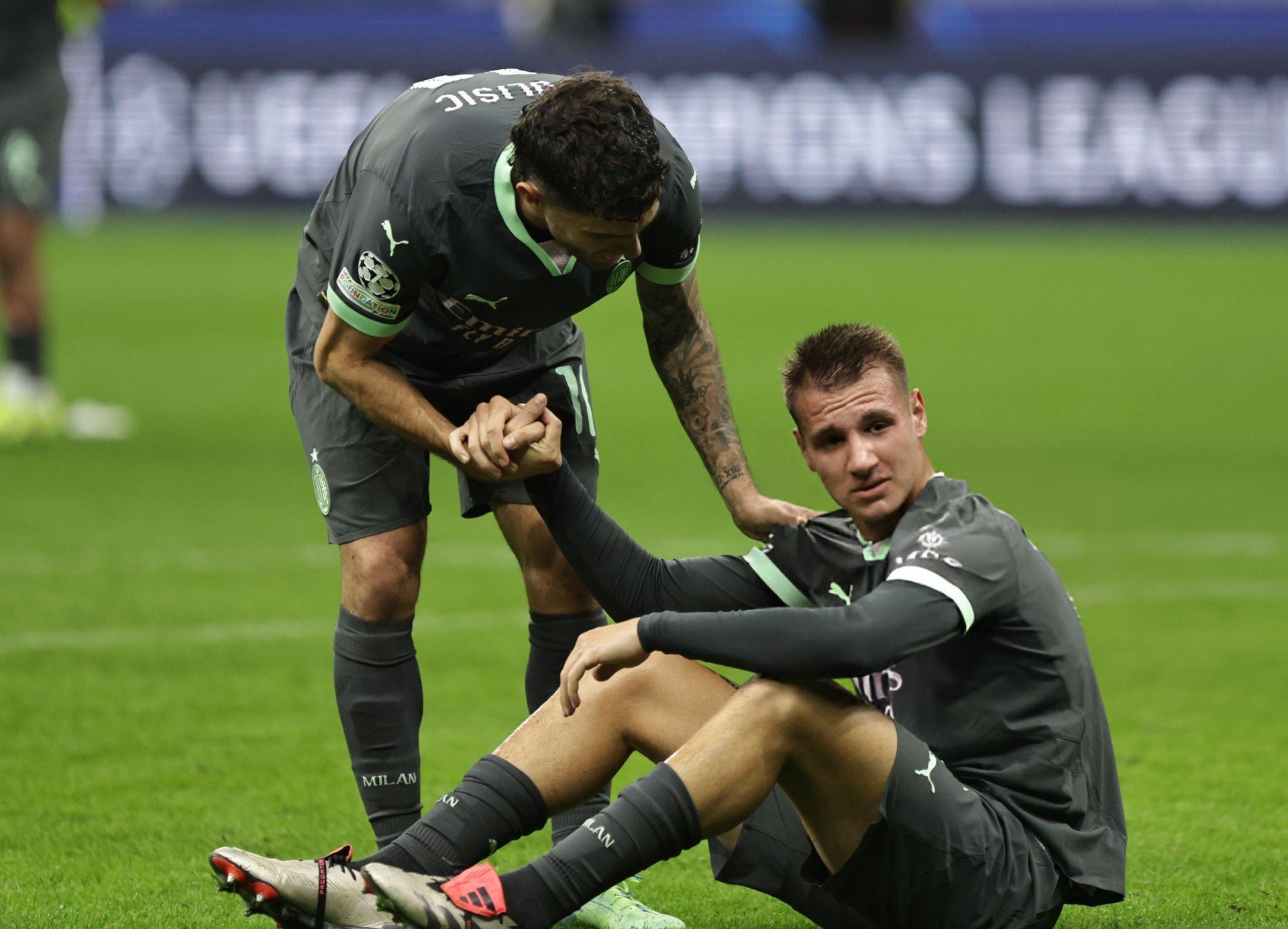 Tiền đạo sinh năm 2008 làm nên lịch sử ở Champions League 6 Camarda lap ky luc anh 6