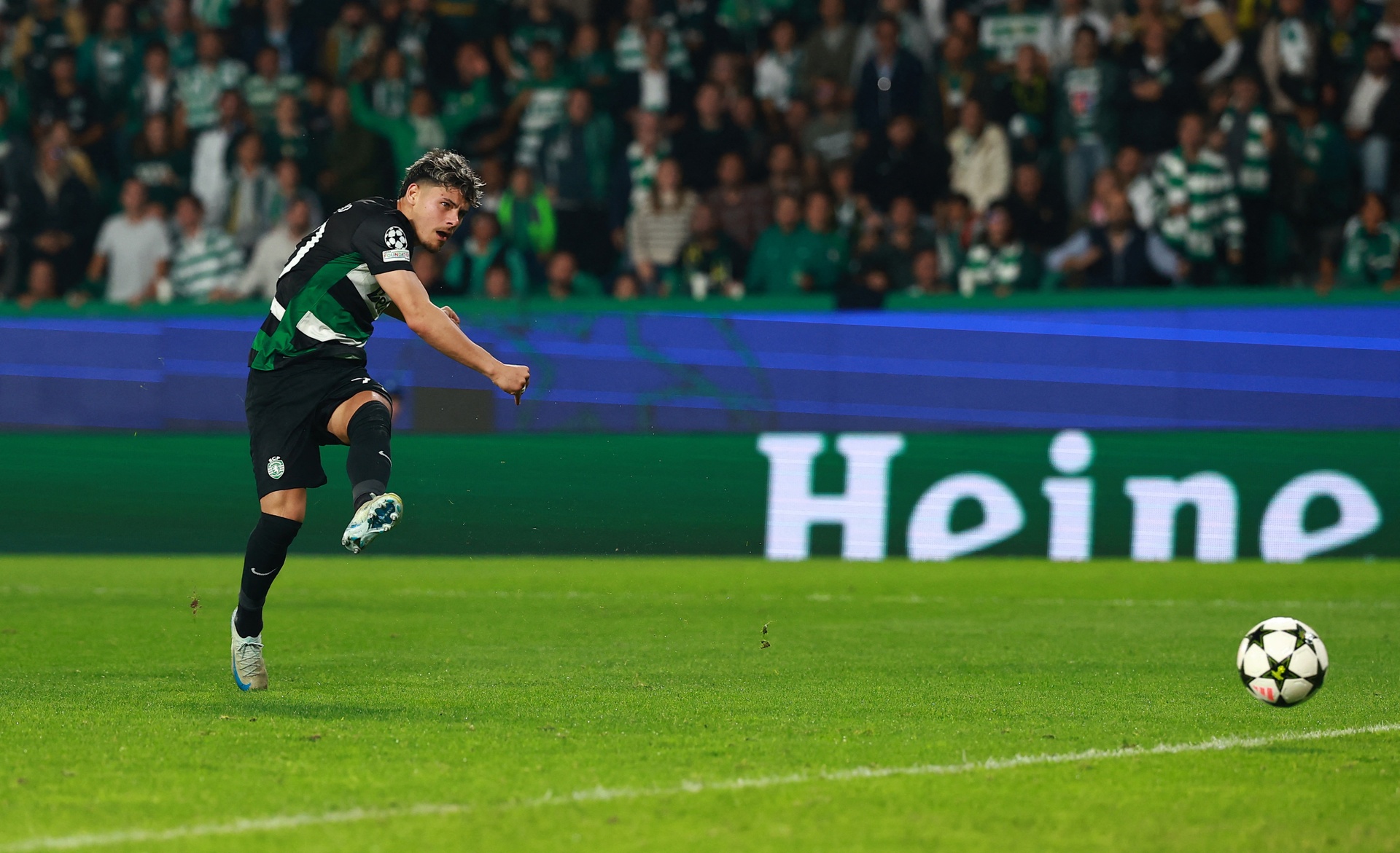 Sporting dau Man City anh 6