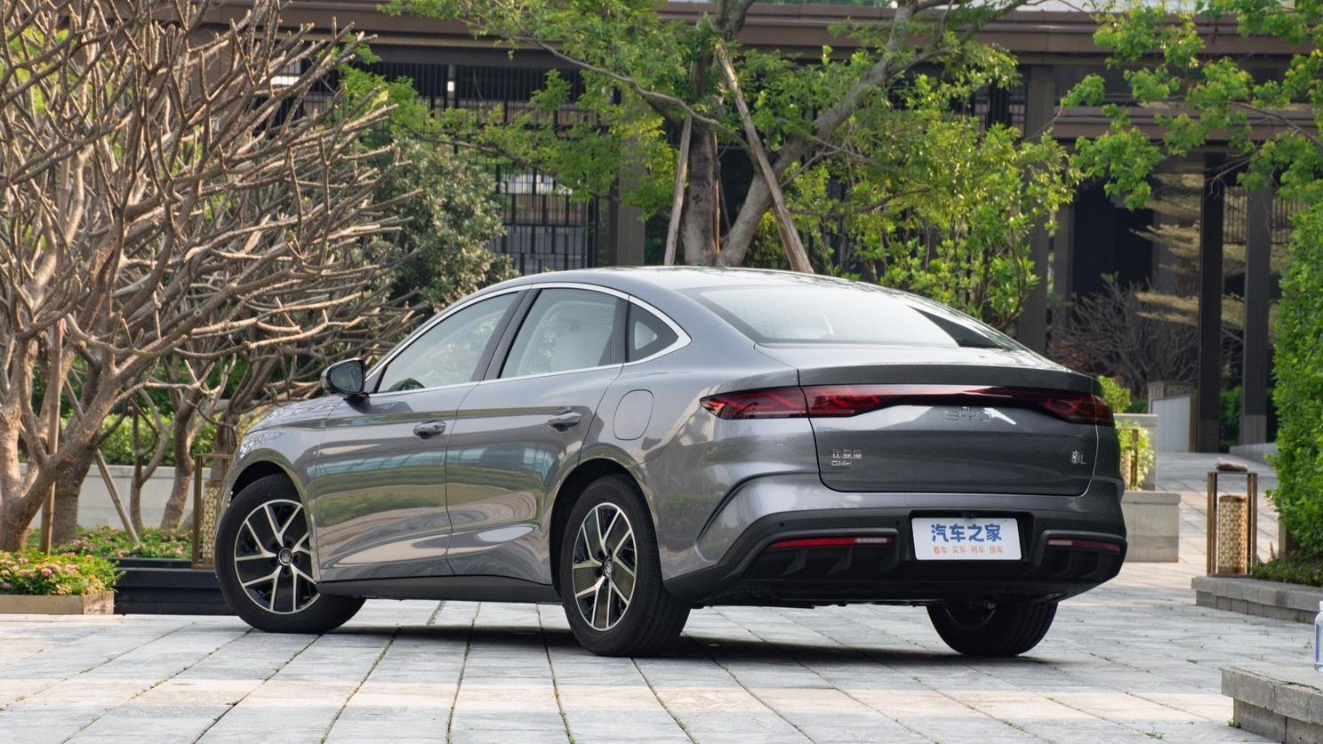 BYD Qin L anh 4