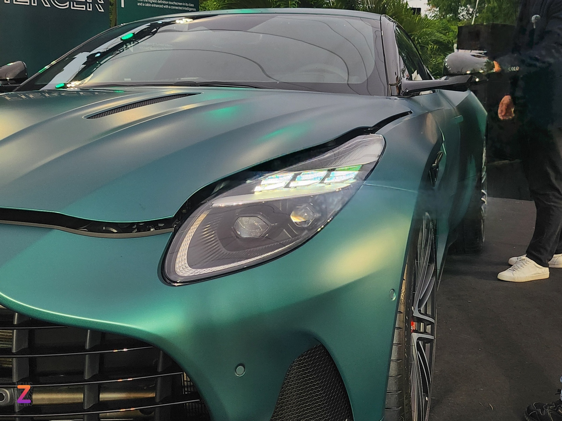 Aston Martin DB12 giá từ 19,5 tỷ đồng có gì đặc biệt?