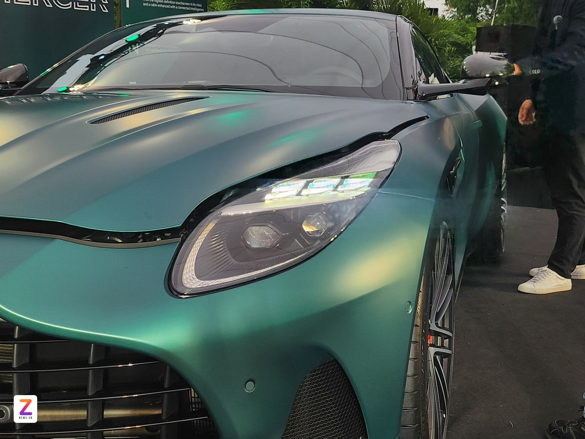 Aston Martin DB12 giá từ 19,5 tỷ đồng có gì đặc biệt?