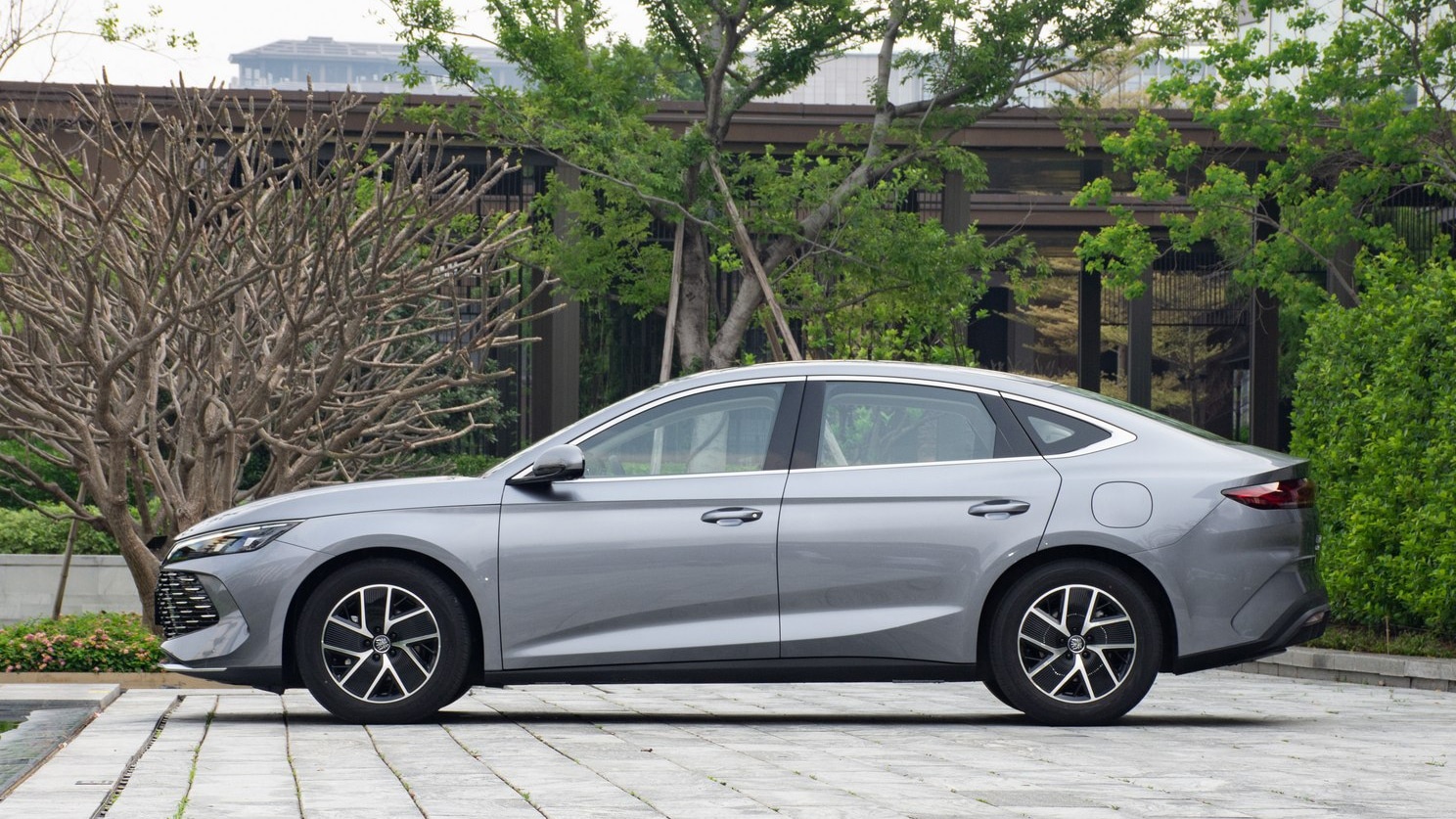 BYD Qin L anh 5