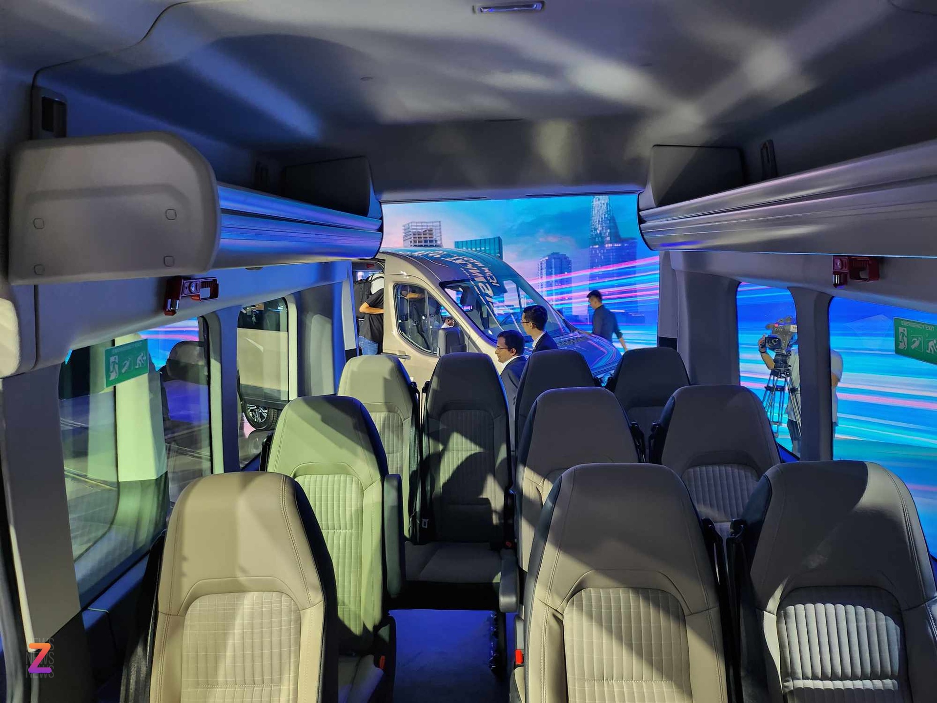 Ford Transit 2024 ra mắt Việt Nam, giá hơn 900 triệu đồng