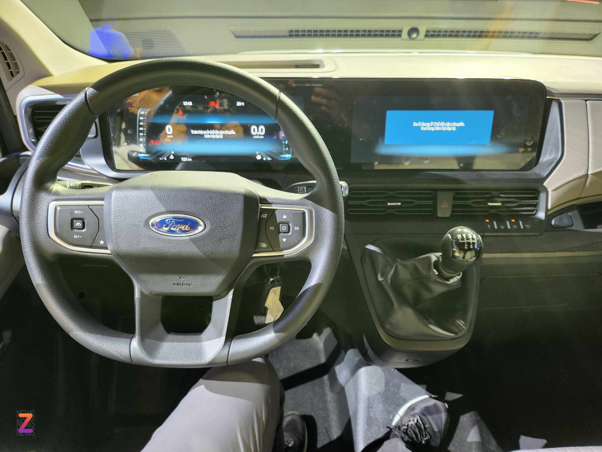Ford Transit 2024 ra mắt Việt Nam, giá hơn 900 triệu đồng