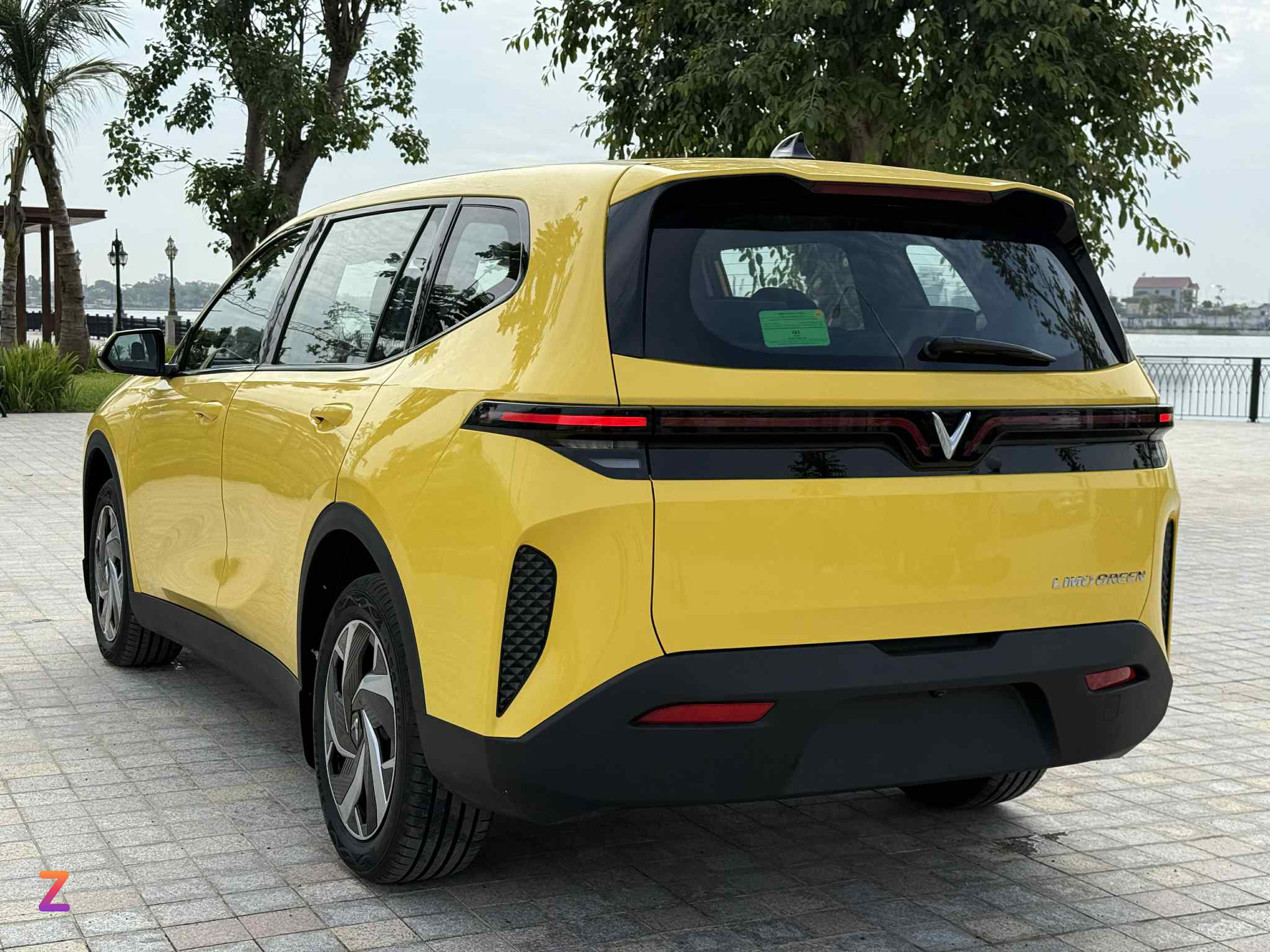 VinFast Limo Green anh 16
