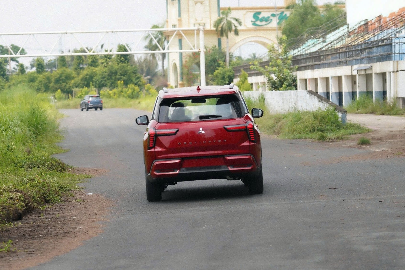 Mitsubishi Destinator anh 2