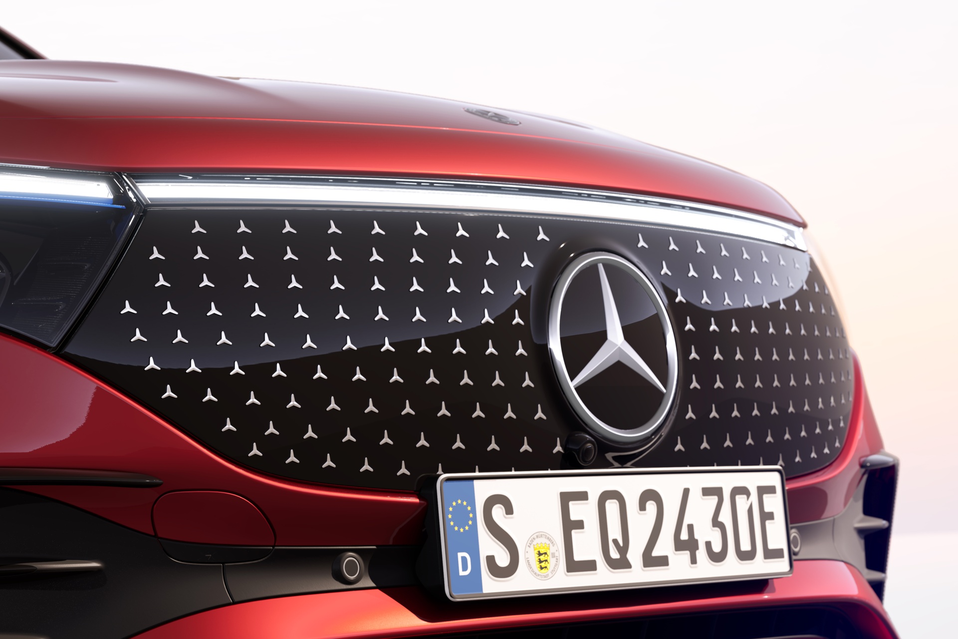 Mercedes-Benz EQB 250+ anh 2