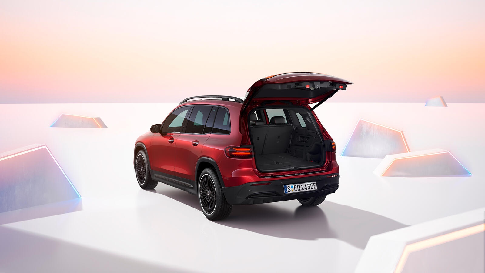 Mercedes-Benz EQB 250+ anh 7