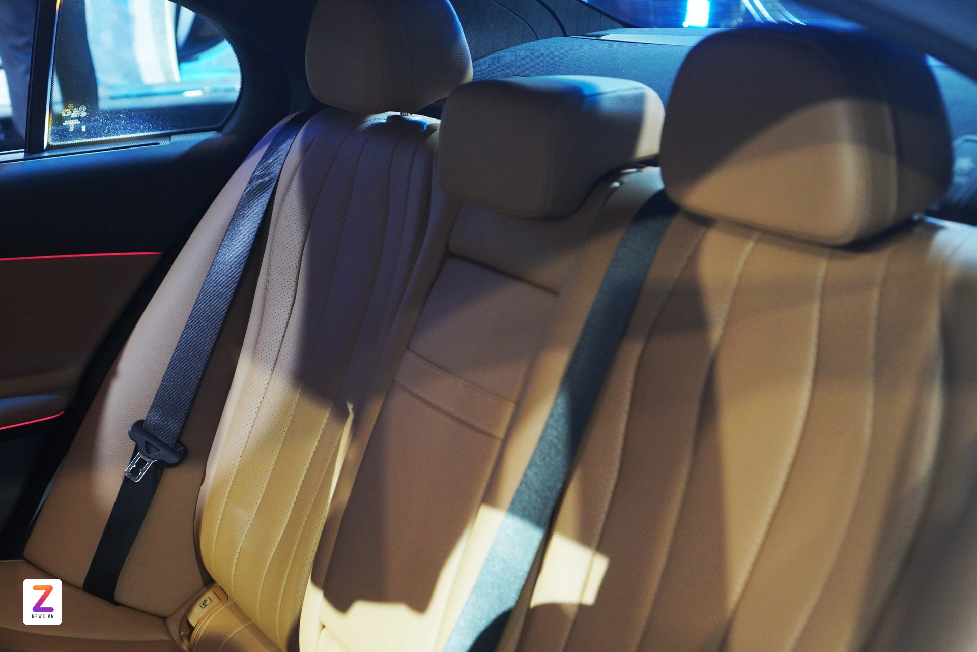 Mercedes-Benz E 200 Avantgarde anh 9