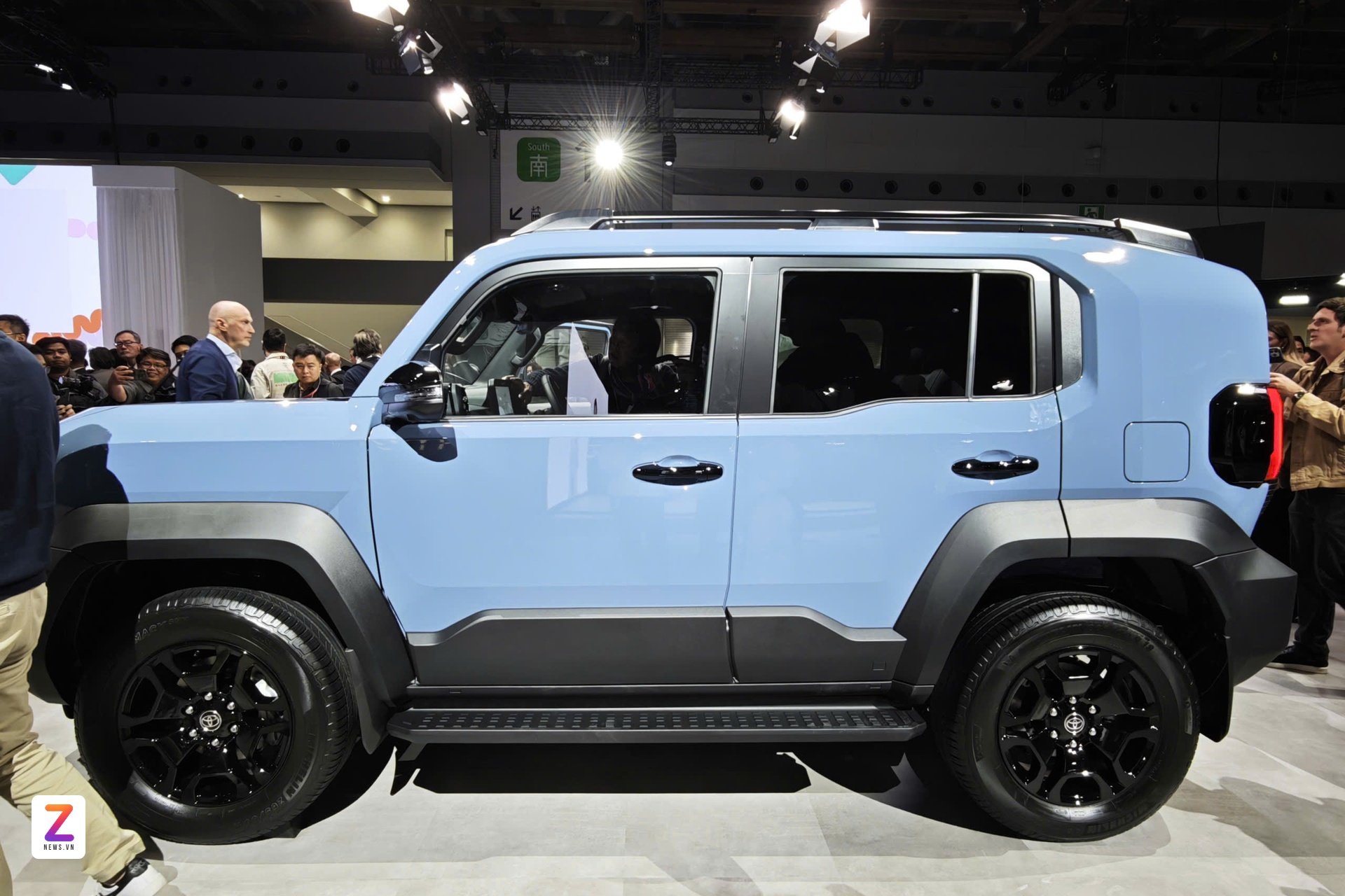 Toyota Land Cruiser FJ anh 3