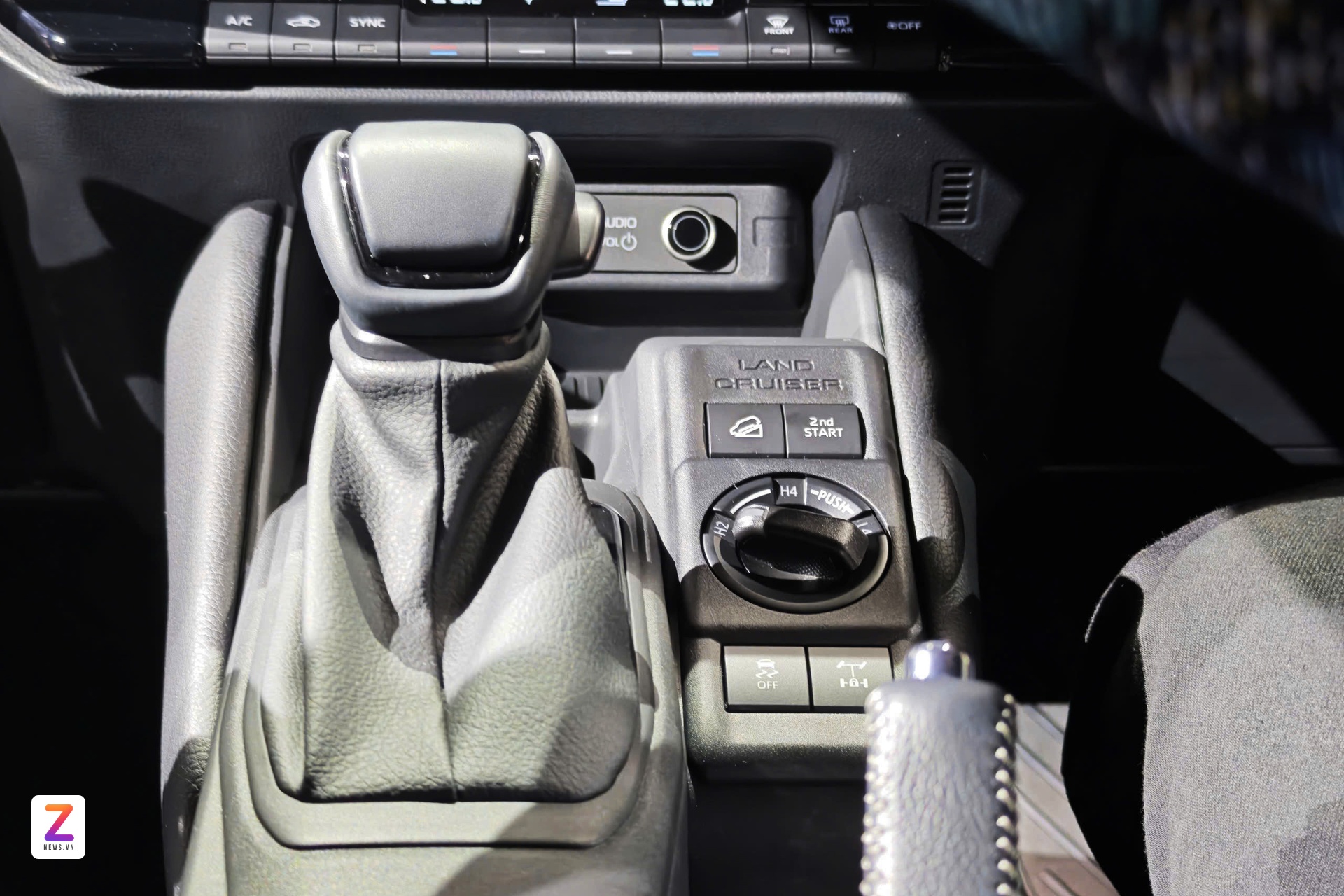 Toyota Land Cruiser FJ anh 12