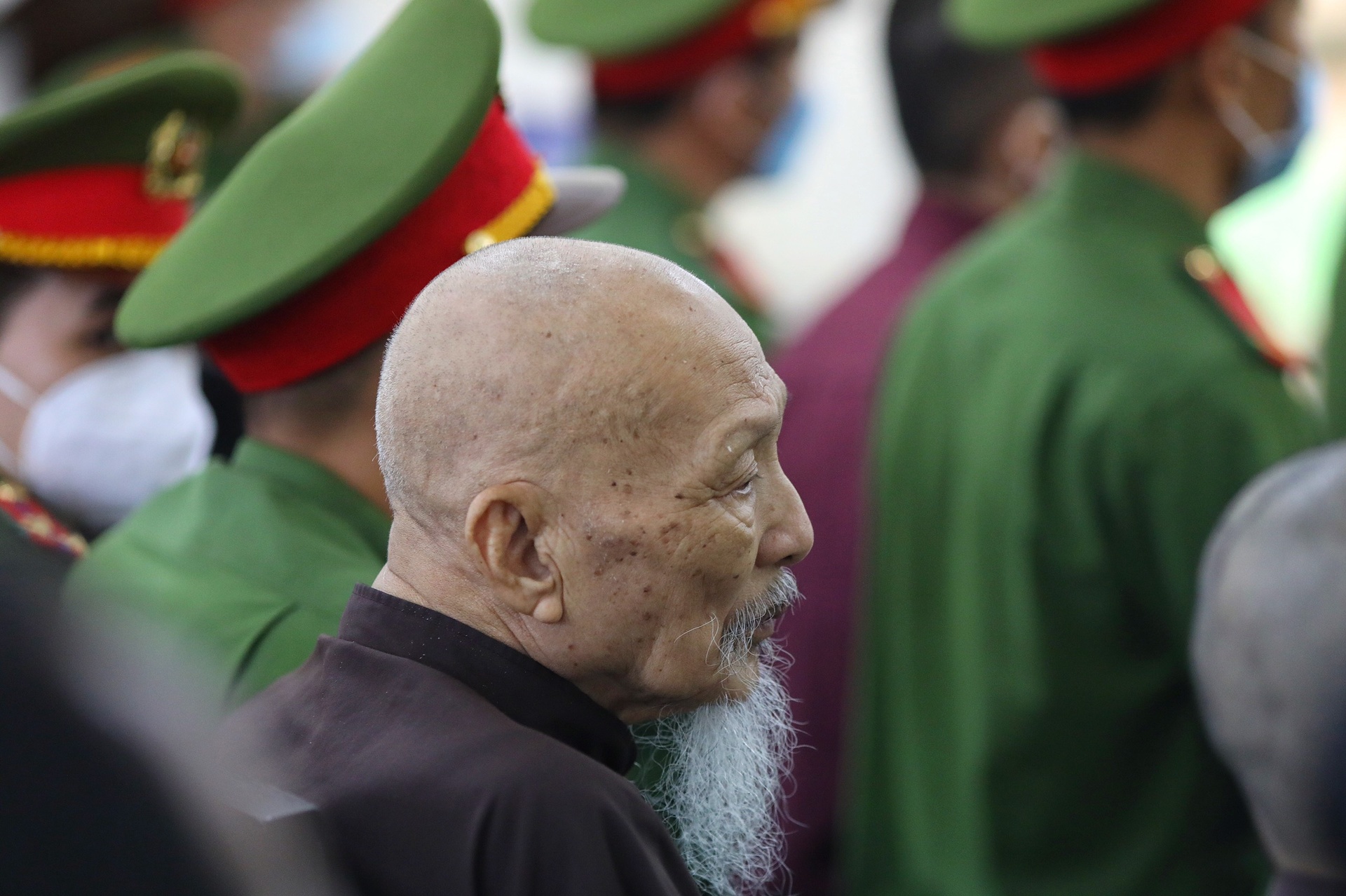 Xet xu nhom Tinh that Bong Lai anh 1