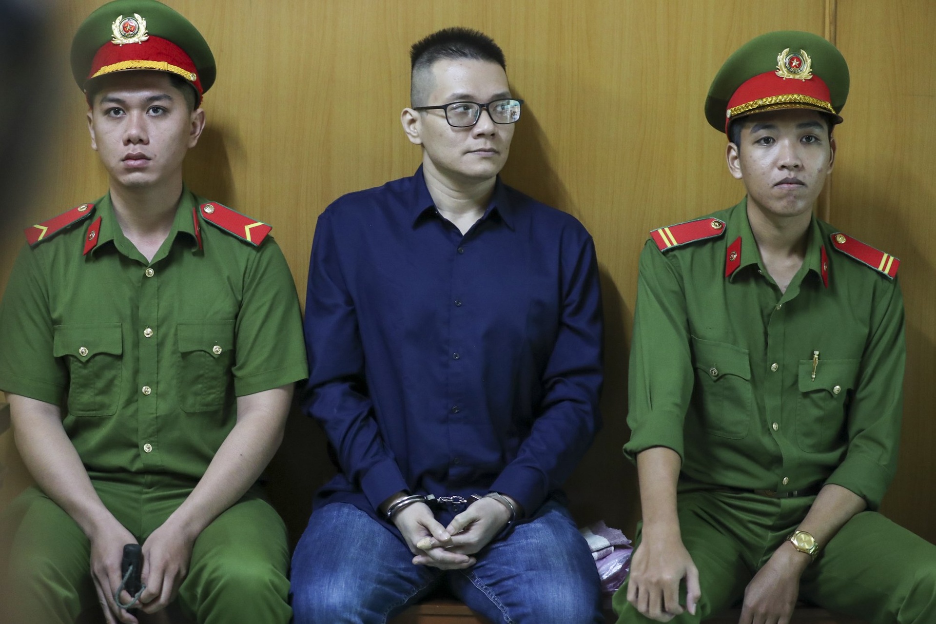 xet xu Nham Hoang Khang anh 1