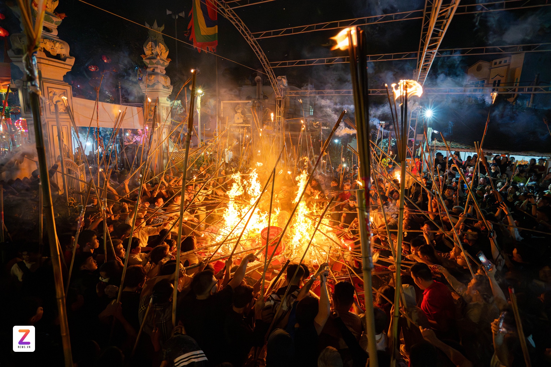 آیین حمل آتش مقدس (تصویر ۶)