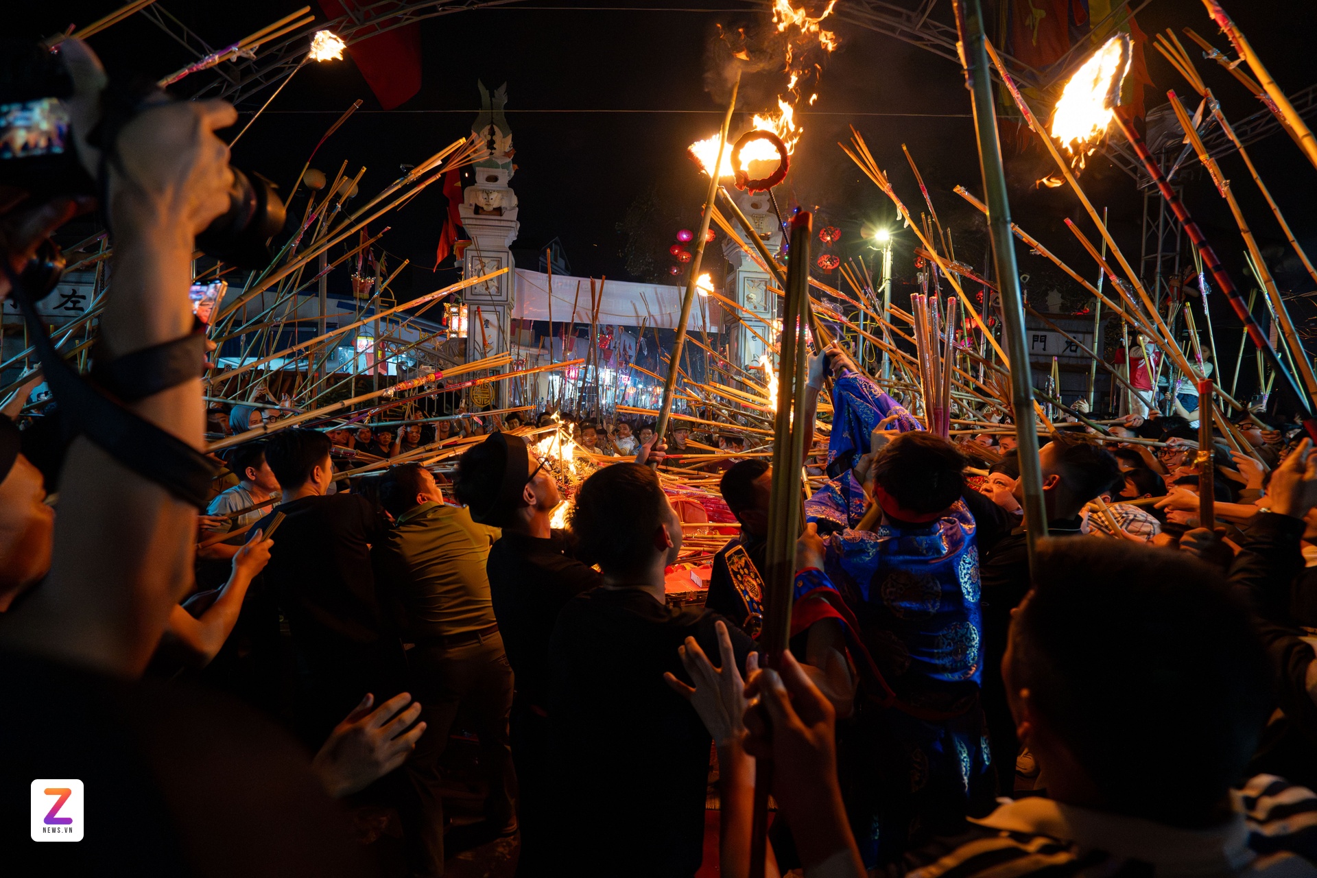 مراسم رژه آتش مقدس، تصویر ۷