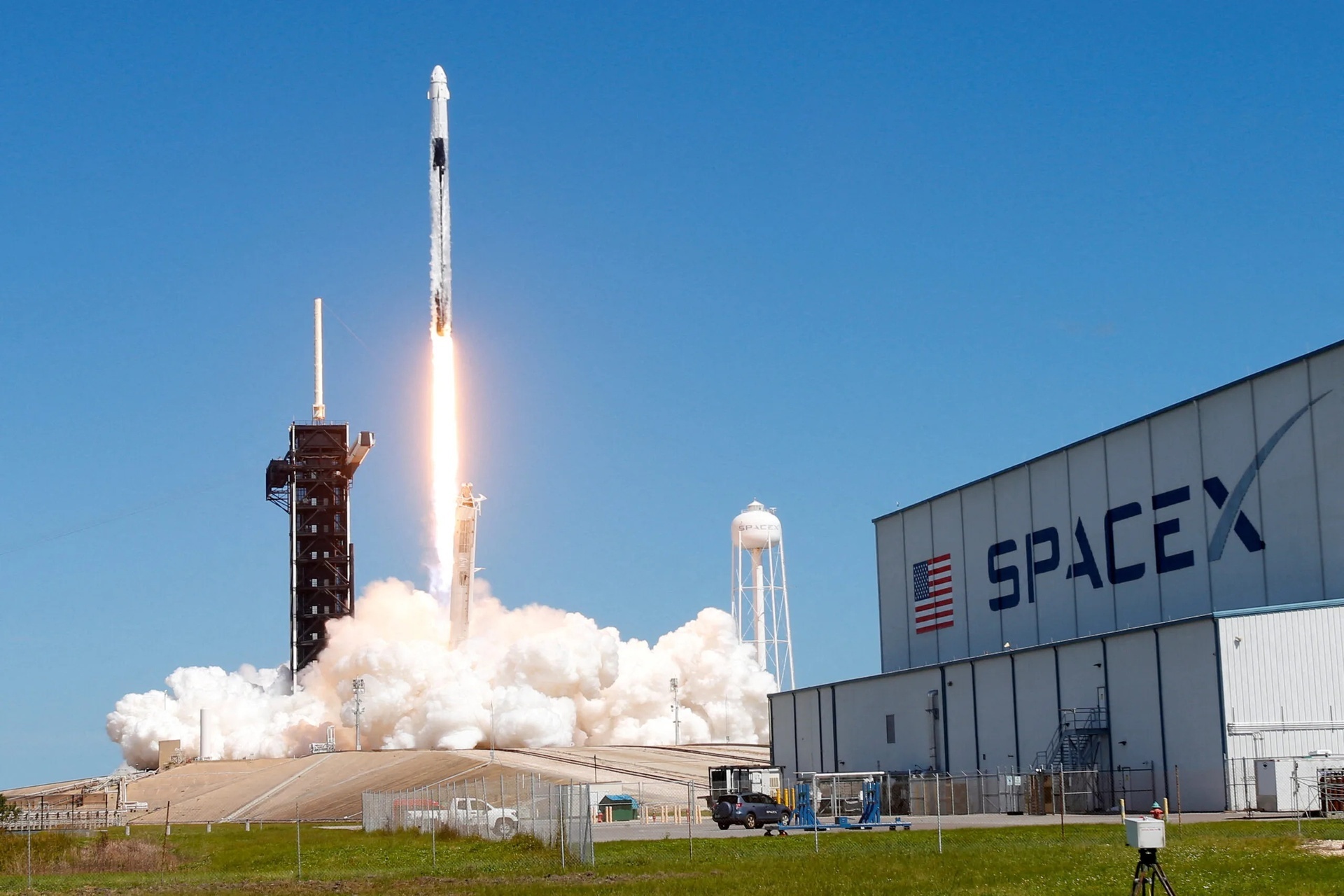 Elon Musk se tro lai anh 1