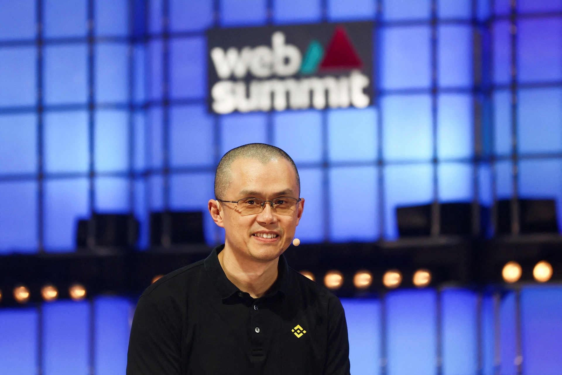 Binance bi kien anh 1