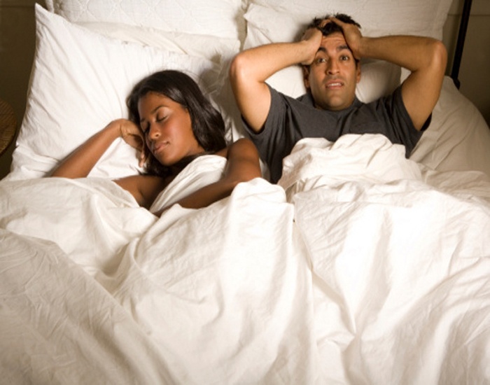 Lượng testosterone thấp gây rối loạn chức năng cương dương ở nam giới, làm nở ngực, thiếu năng lượng, tăng cân, rụng tóc và da khô.