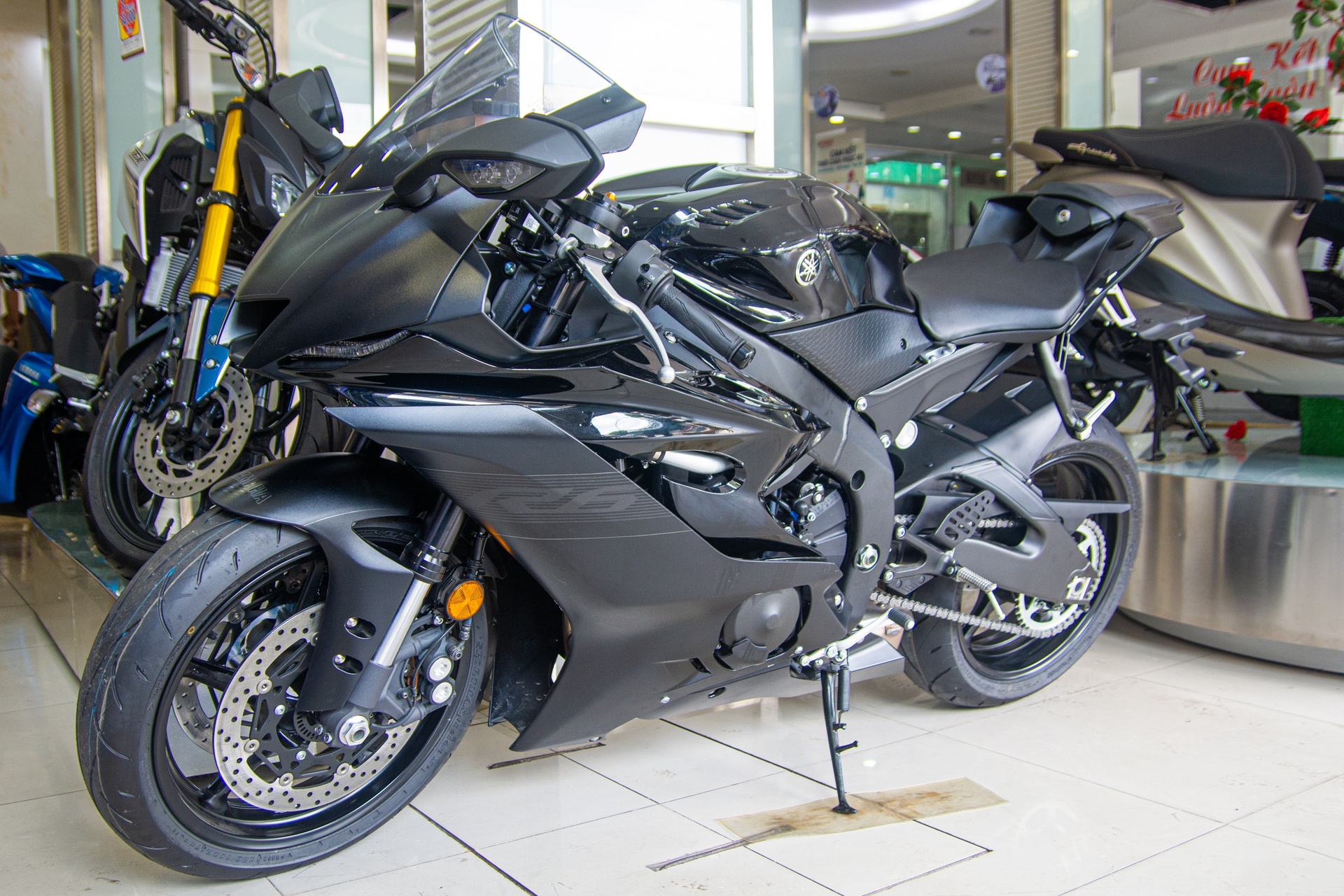 Yamaha YZF-R6 2020 ve VN - 2 phien ban,  gia tu 599 trieu anh 1