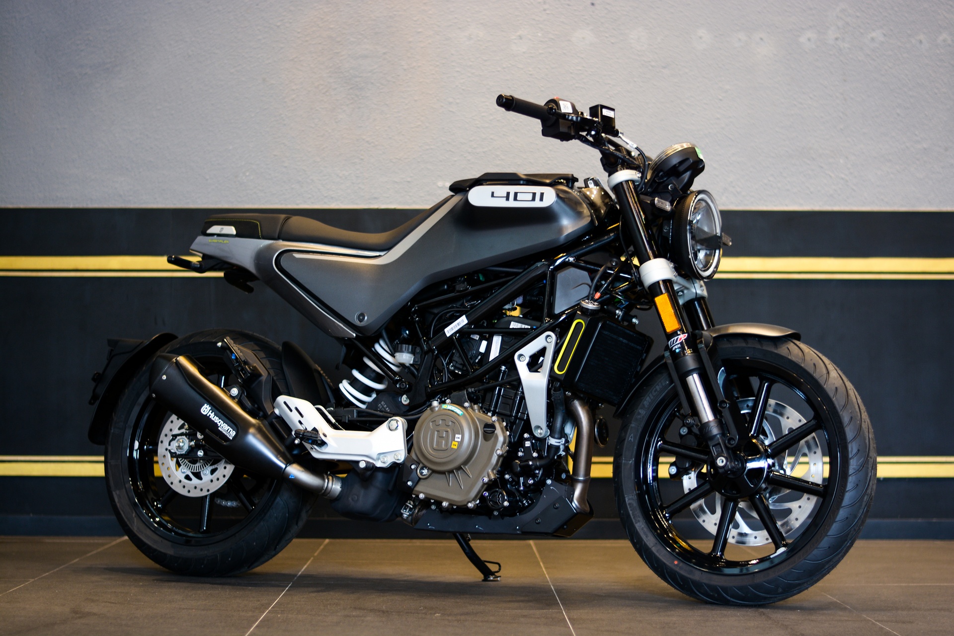 Bo doi moto Husqvarna chinh hang anh 1