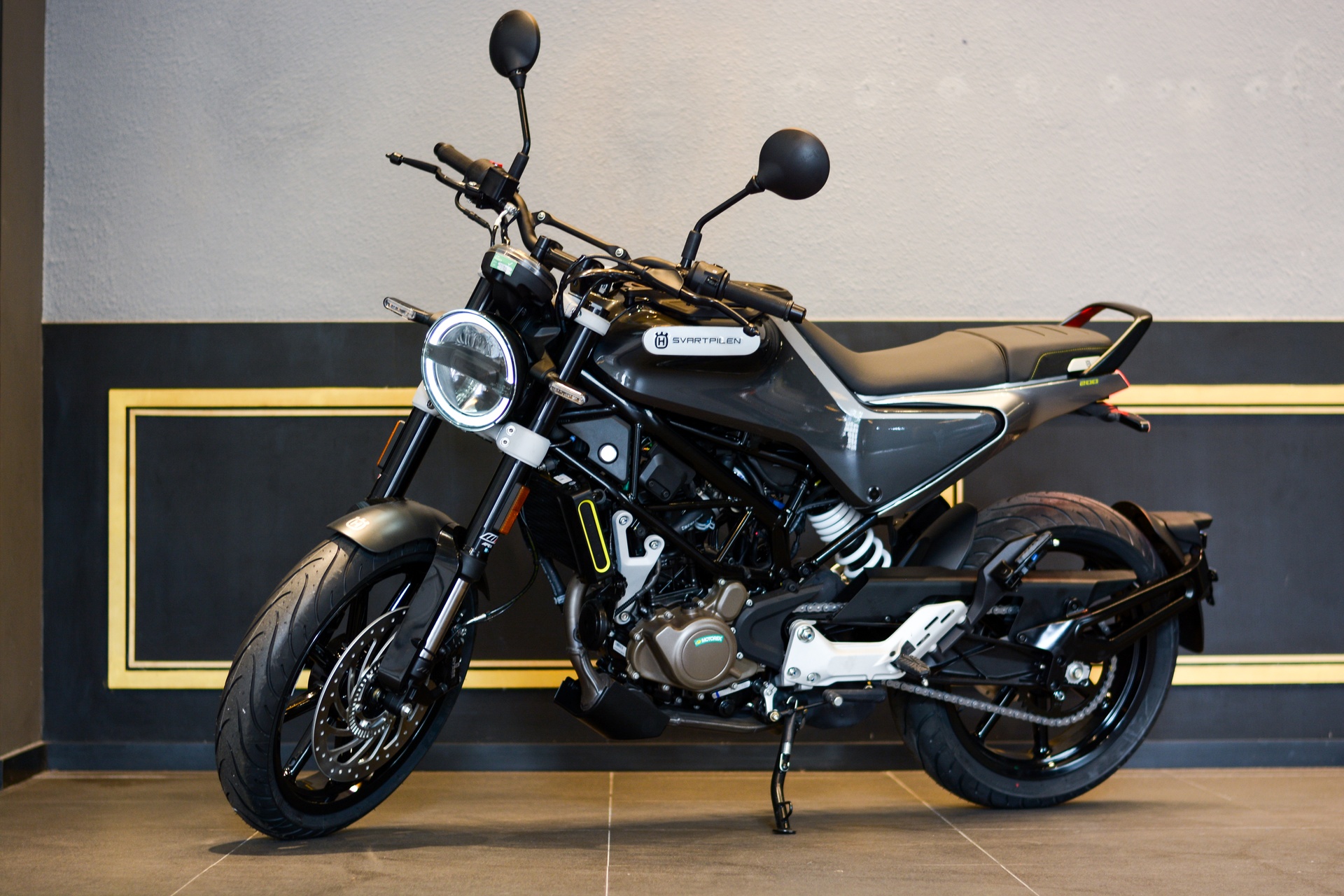 Bo doi moto Husqvarna chinh hang anh 2