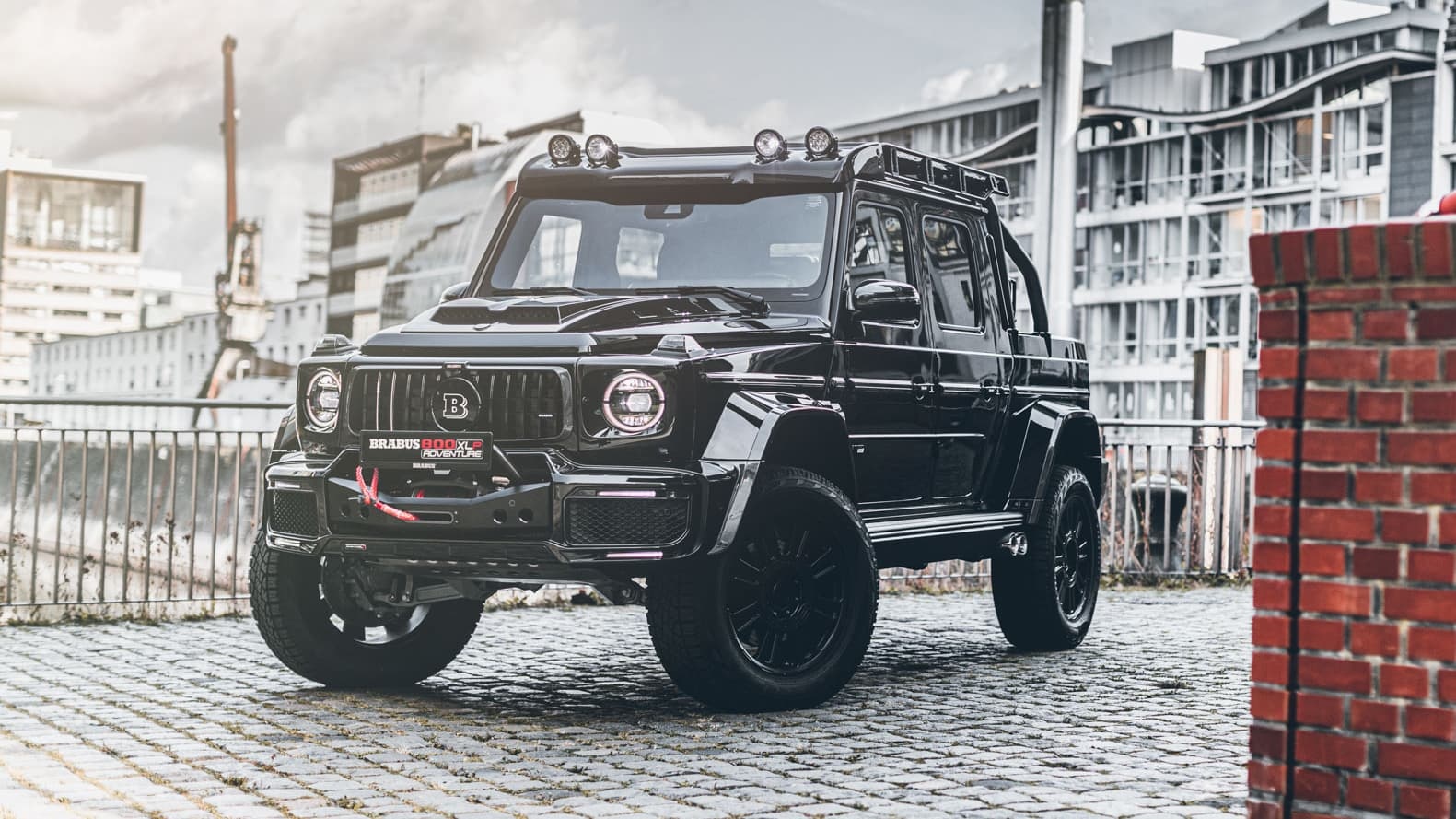 Can canh Mercedes-AMG G63 bien thanh xe ban tai anh 1