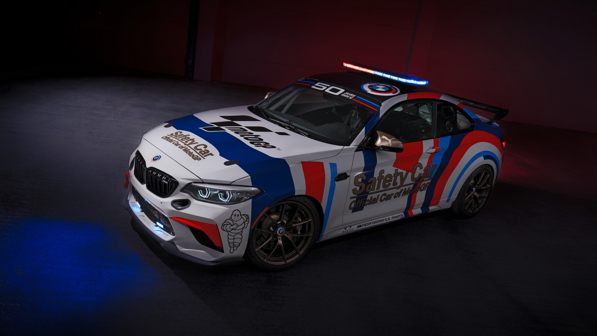 Can canh BMW M2 CS Racing dung trong giai dua MotoGP anh 1