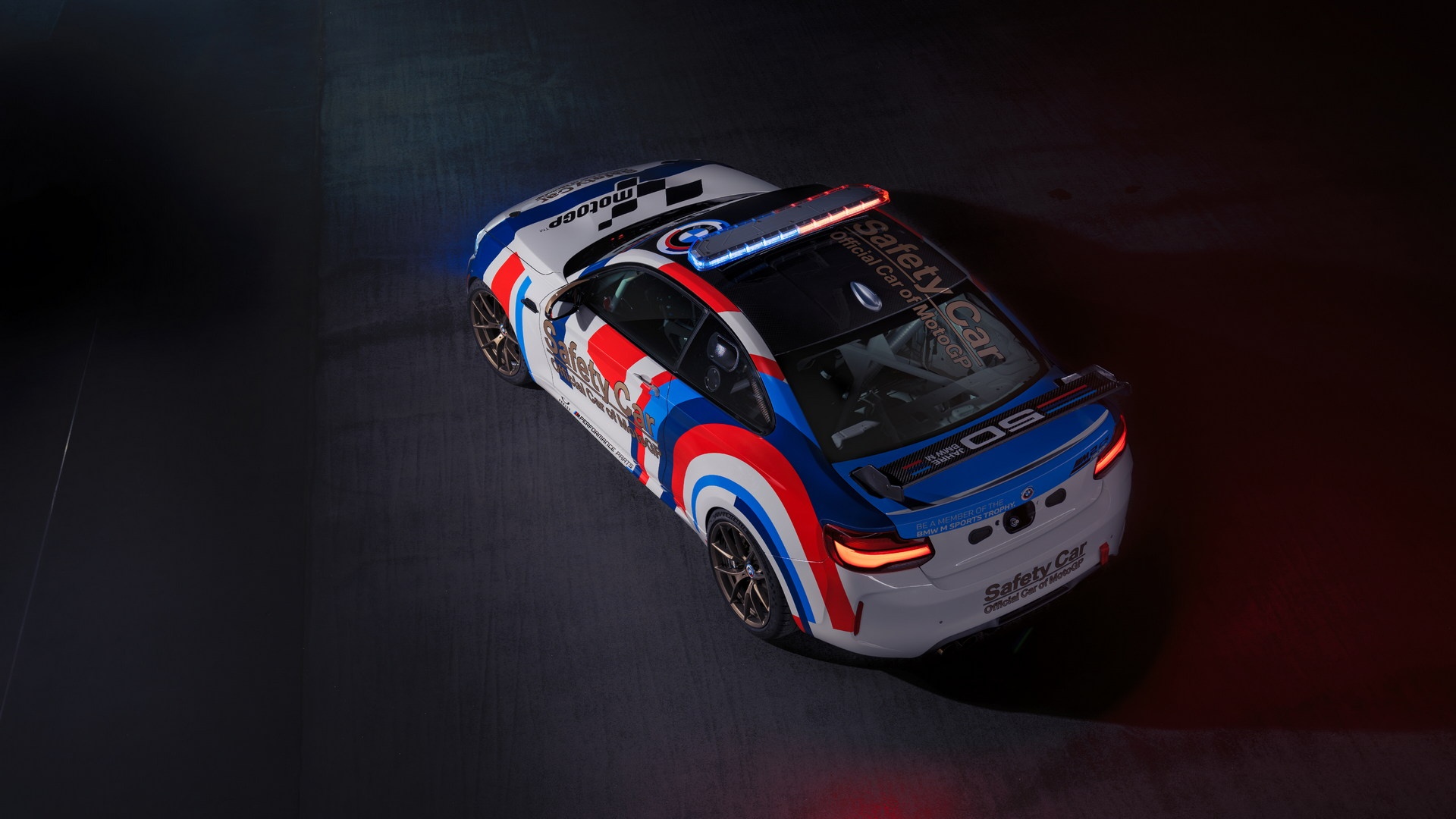 Can canh BMW M2 CS Racing dung trong giai dua MotoGP anh 2