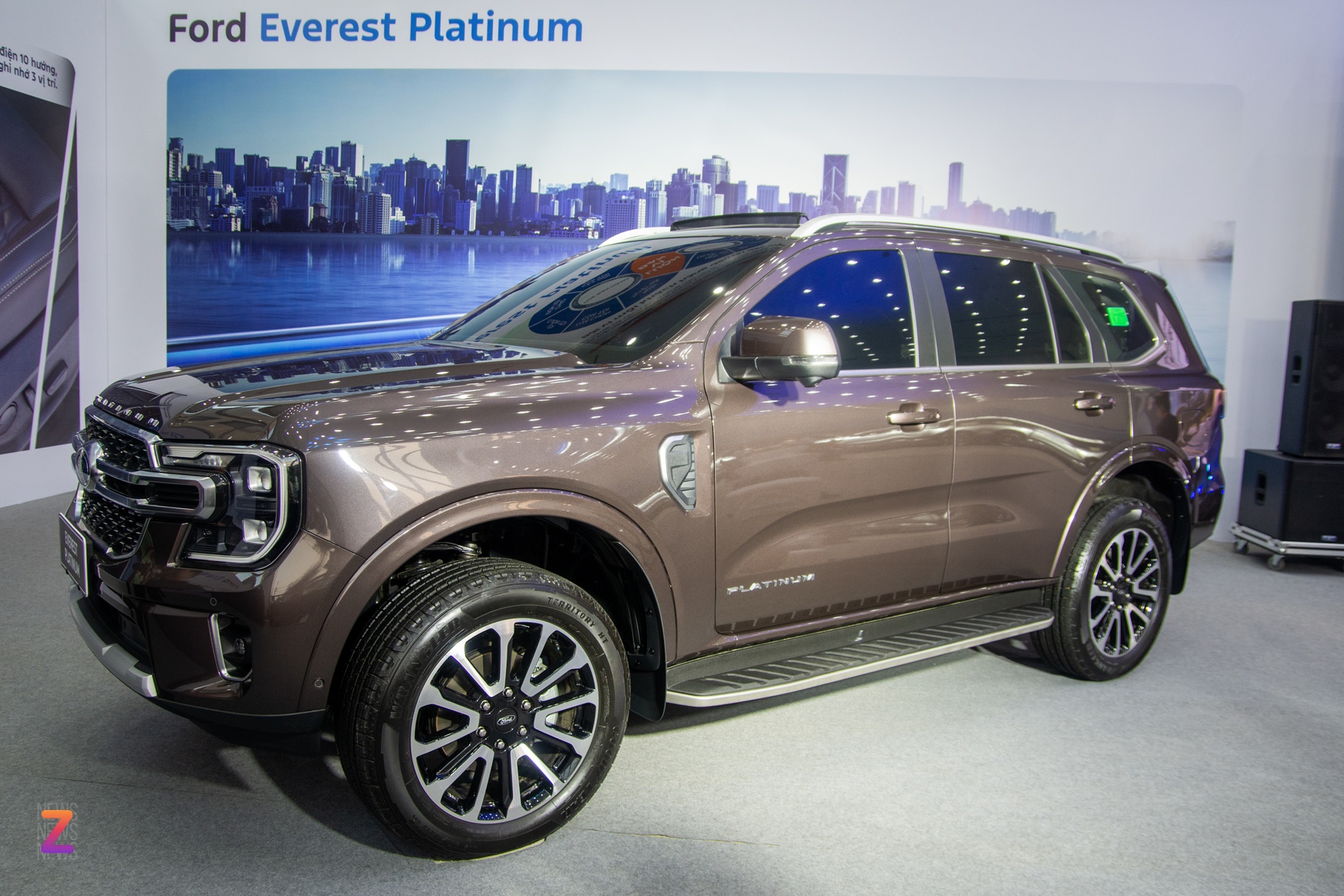 Ford Everest Platinum mo ban anh 1