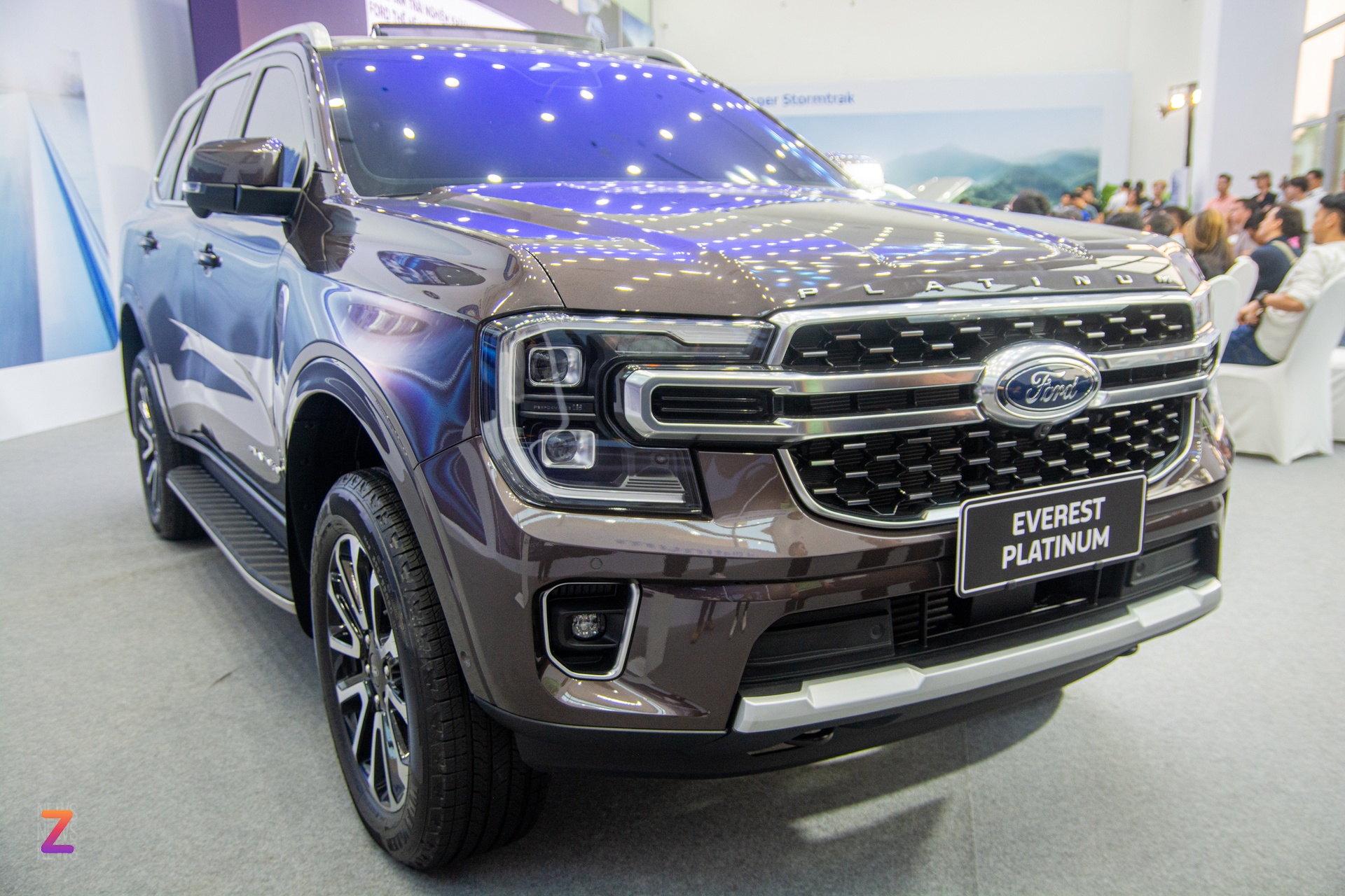 Ford Everest Platinum mo ban anh 2