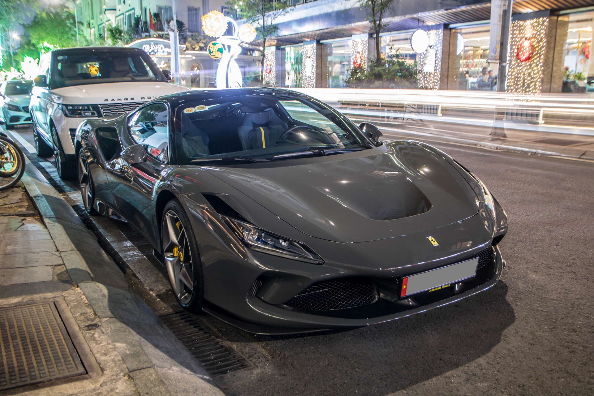 Ferrari F8 Tributo mau la anh 1