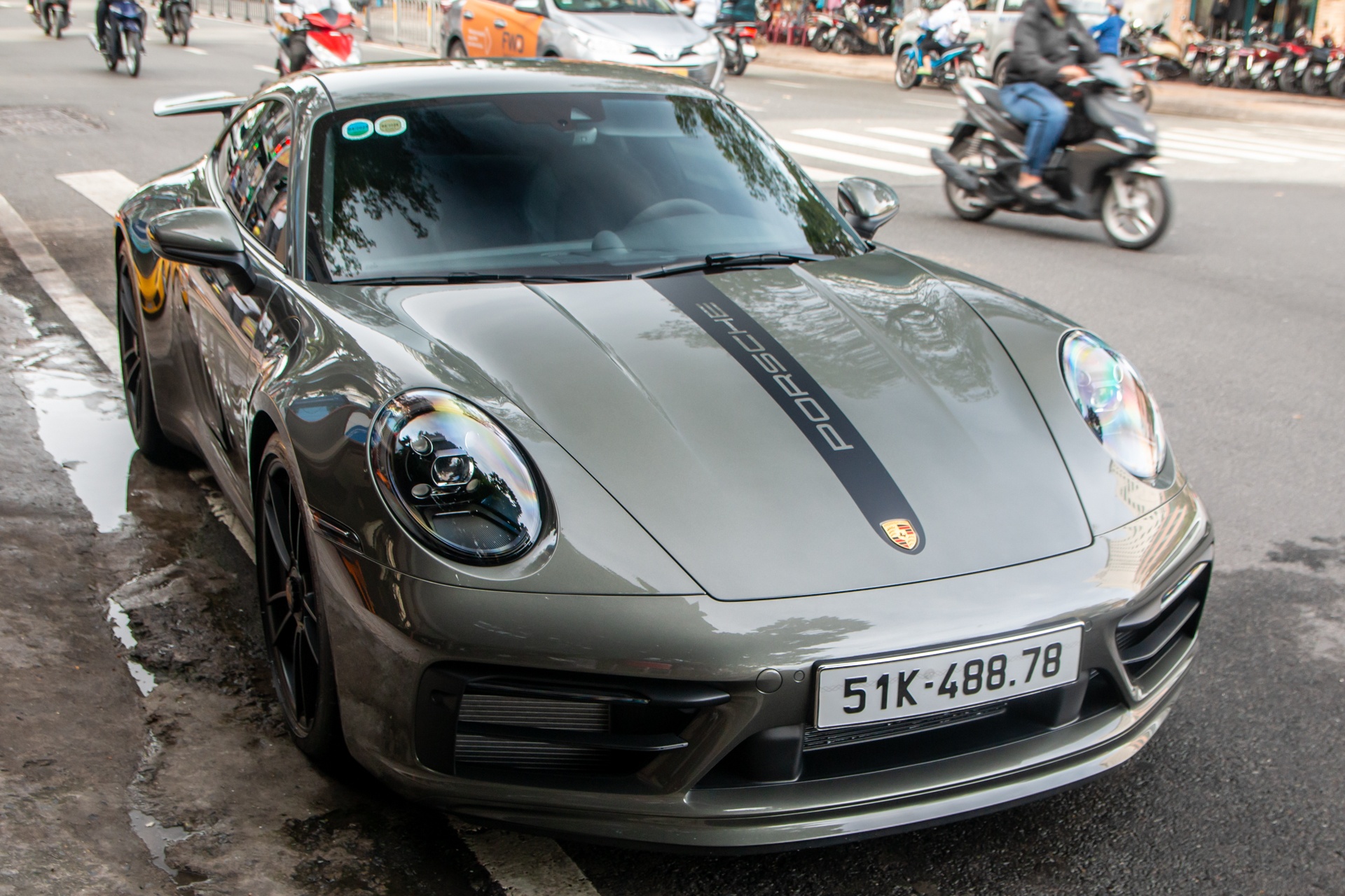 Porsche 911 Carrera GTS anh 1