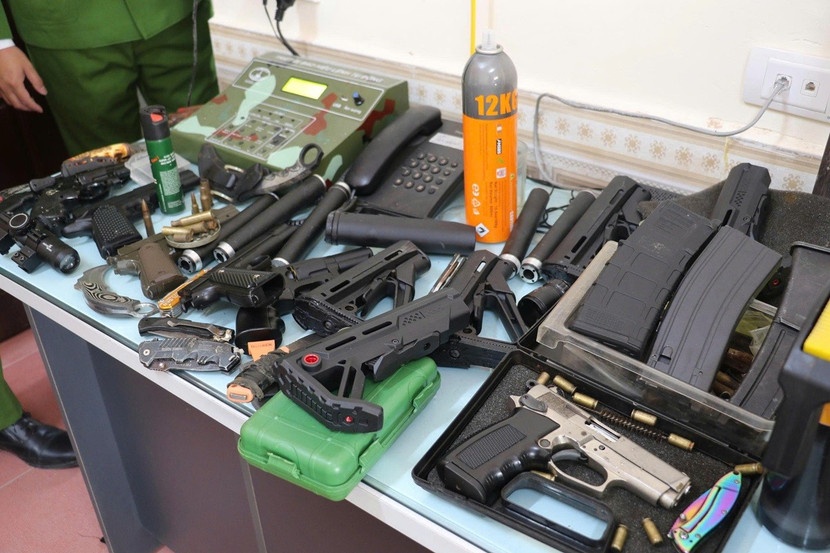 Thủ đoạn, Đường dây sản xuất, mua bán, vũ khí quân dụng ảnh 4 Thu doan, Duong day san xuat, mua ban, vu khi quan dung anh 4