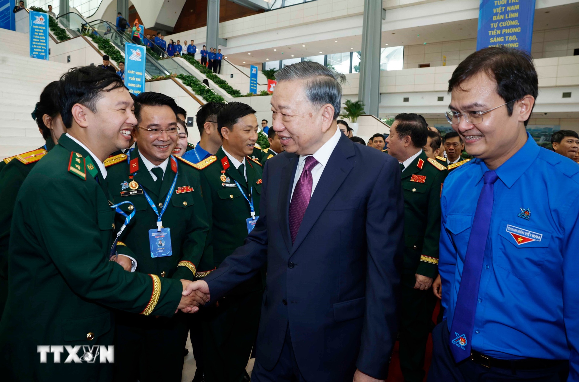 thanh nien anh 4