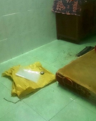 Nhiều tang vật được công an thu giữ ngay sau khi khám xét phòng trọ của nghi can Đỗ Thanh Tú. 