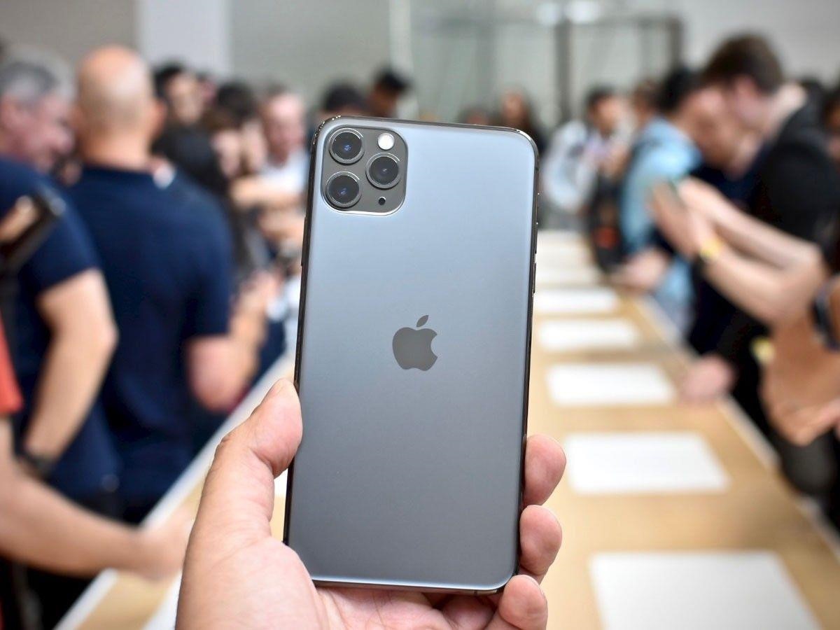 co nen mua iphone 11 anh 1