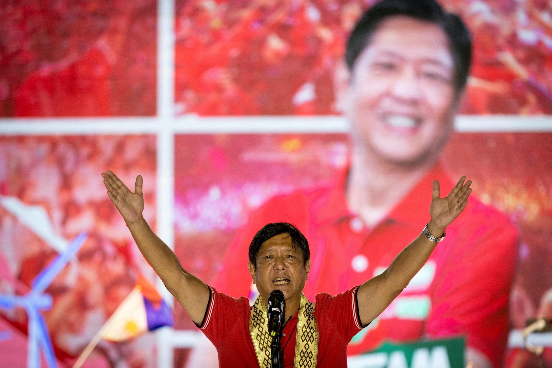 Marcos Jr. dan dau cuoc dua tong thong anh 1