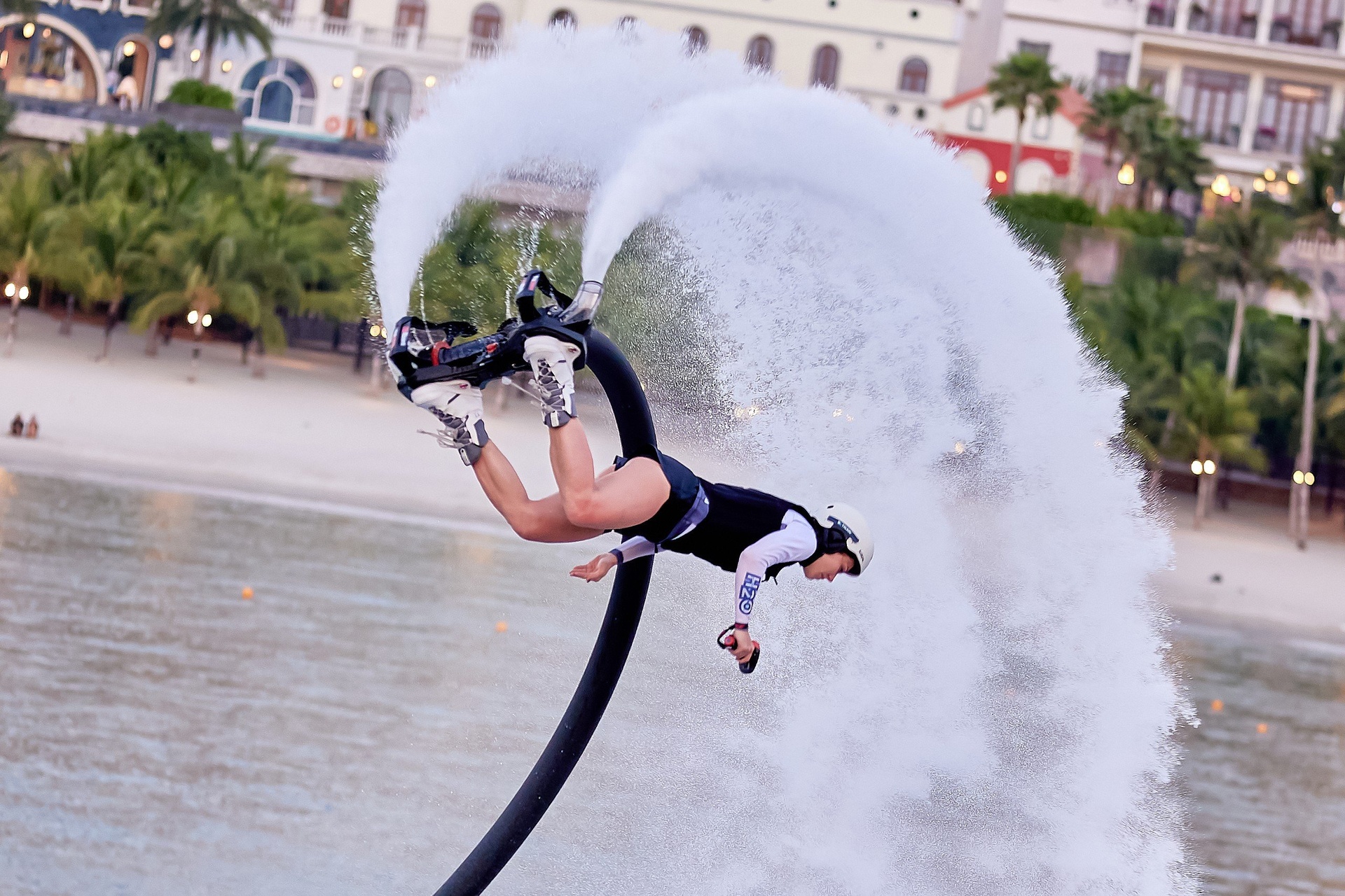 Sunset Jetski Show,  Vong xoay tinh yeu anh 3