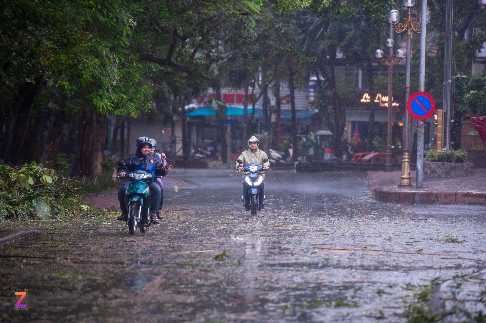 Siêu bão quần thảo Quảng Ninh, Hải Phòng, Hải Dương, Hà Nội gió lên cấp 10 - Ảnh 16