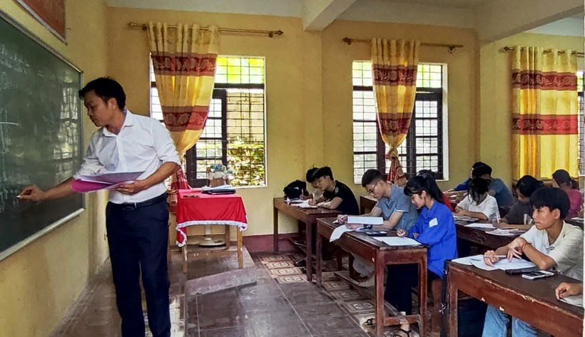 tuyen sinh 2023 anh 1