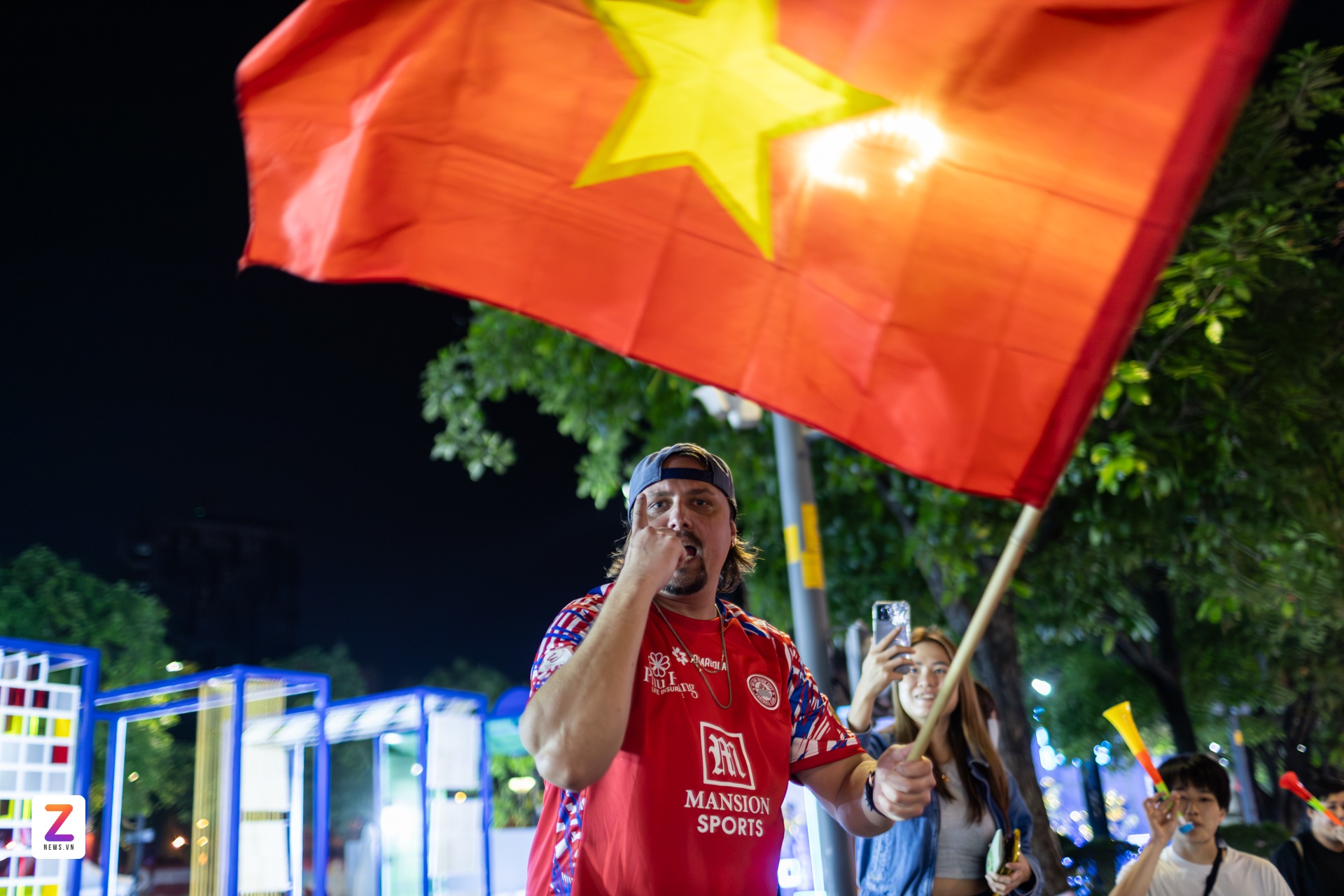 Les habitants d'Hô Chi Minh-Ville se rendent au journal (photo 6).