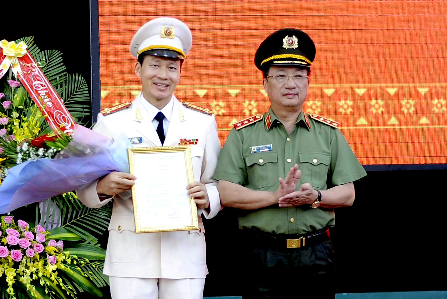 Pho chinh uy K20 anh 1
