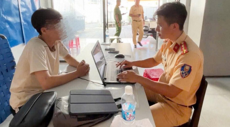 Cong an Hoc Mon,  Tran Ngoc T,  Duong Truong Sa,  Ghep nhac,  Long Son anh 1