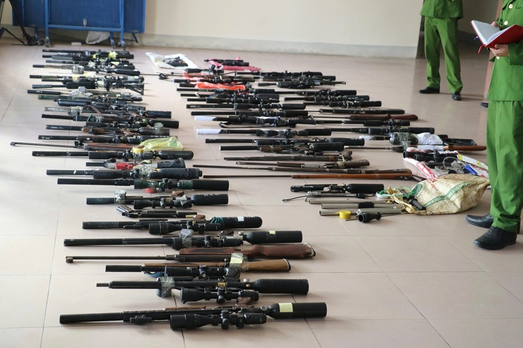 Pha chuyen an, che tao, mua ban, tang tru vu khi anh 9